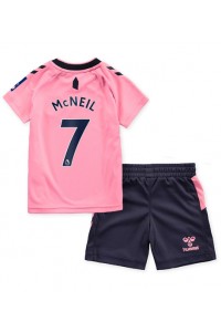Everton Dwight McNeil #7 Babytruitje Uit tenue Kind 2022-23 Korte Mouw (+ Korte broeken)